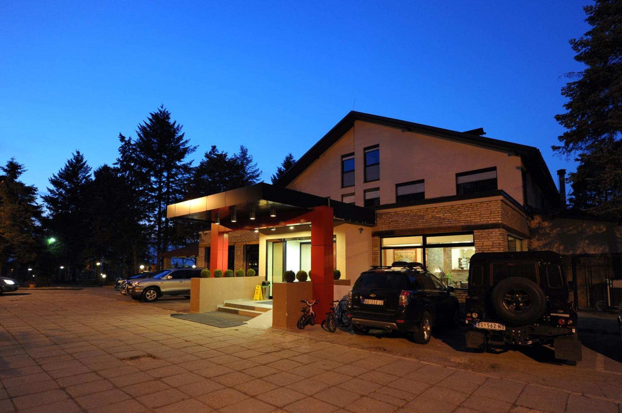 Hotel 1000 Ruza Belgrad Exteriör bild