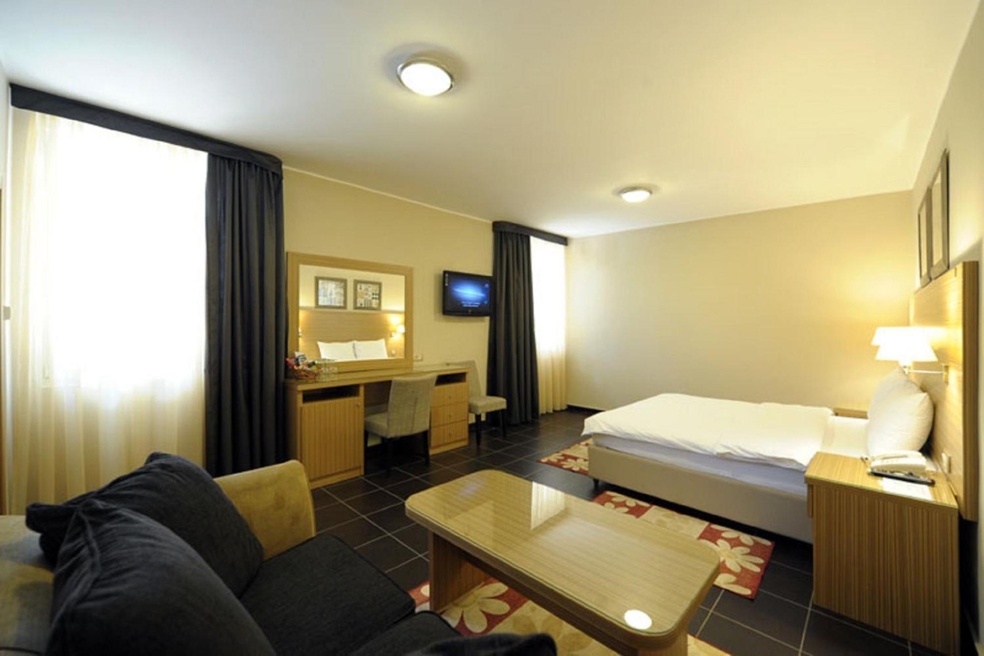 Hotel 1000 Ruza Belgrad Rum bild