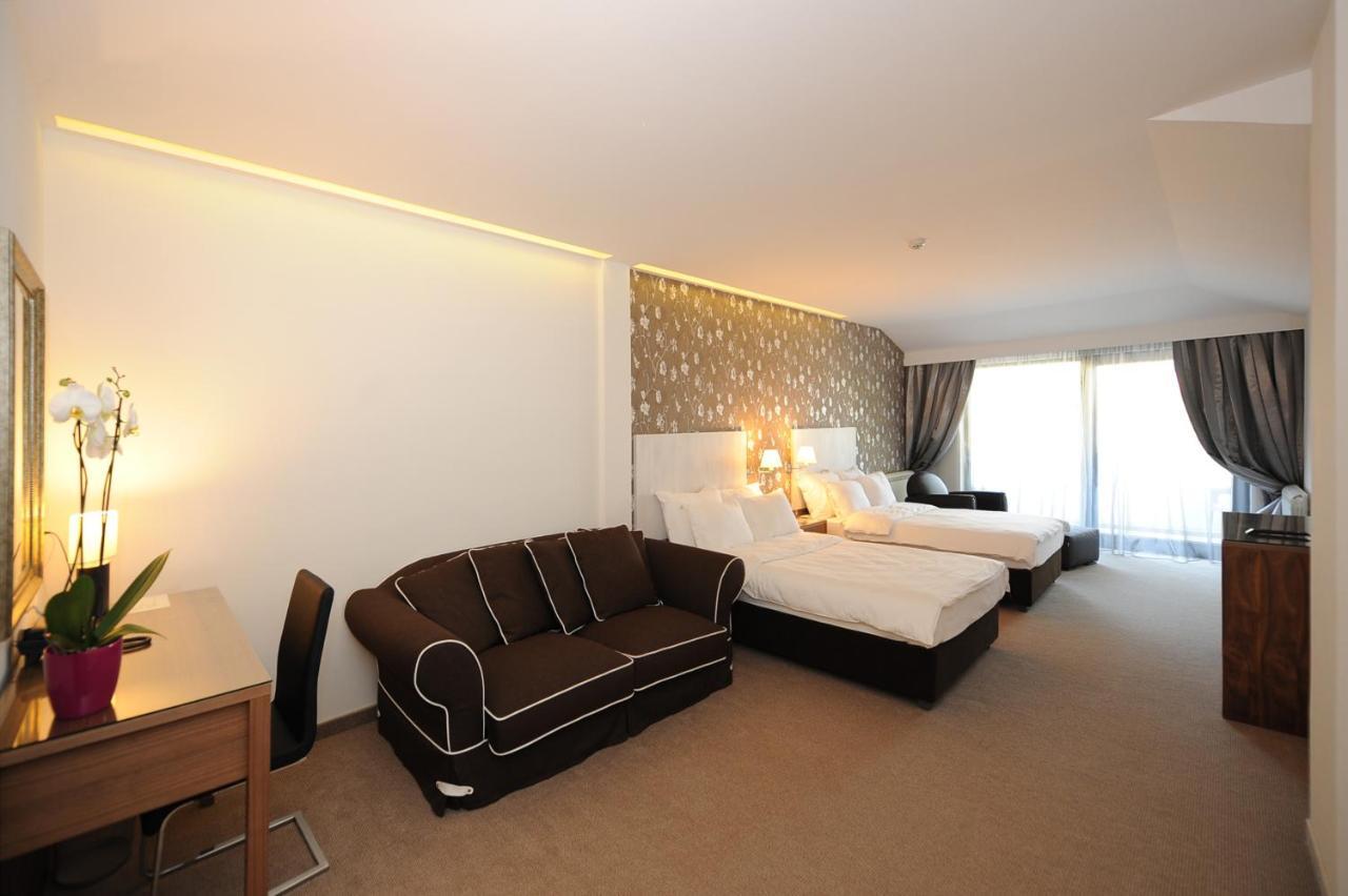 Hotel 1000 Ruza Belgrad Rum bild